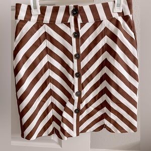 Skirt w/pockets! White&burlwood. Listicle. Functional buttons. S,M,L